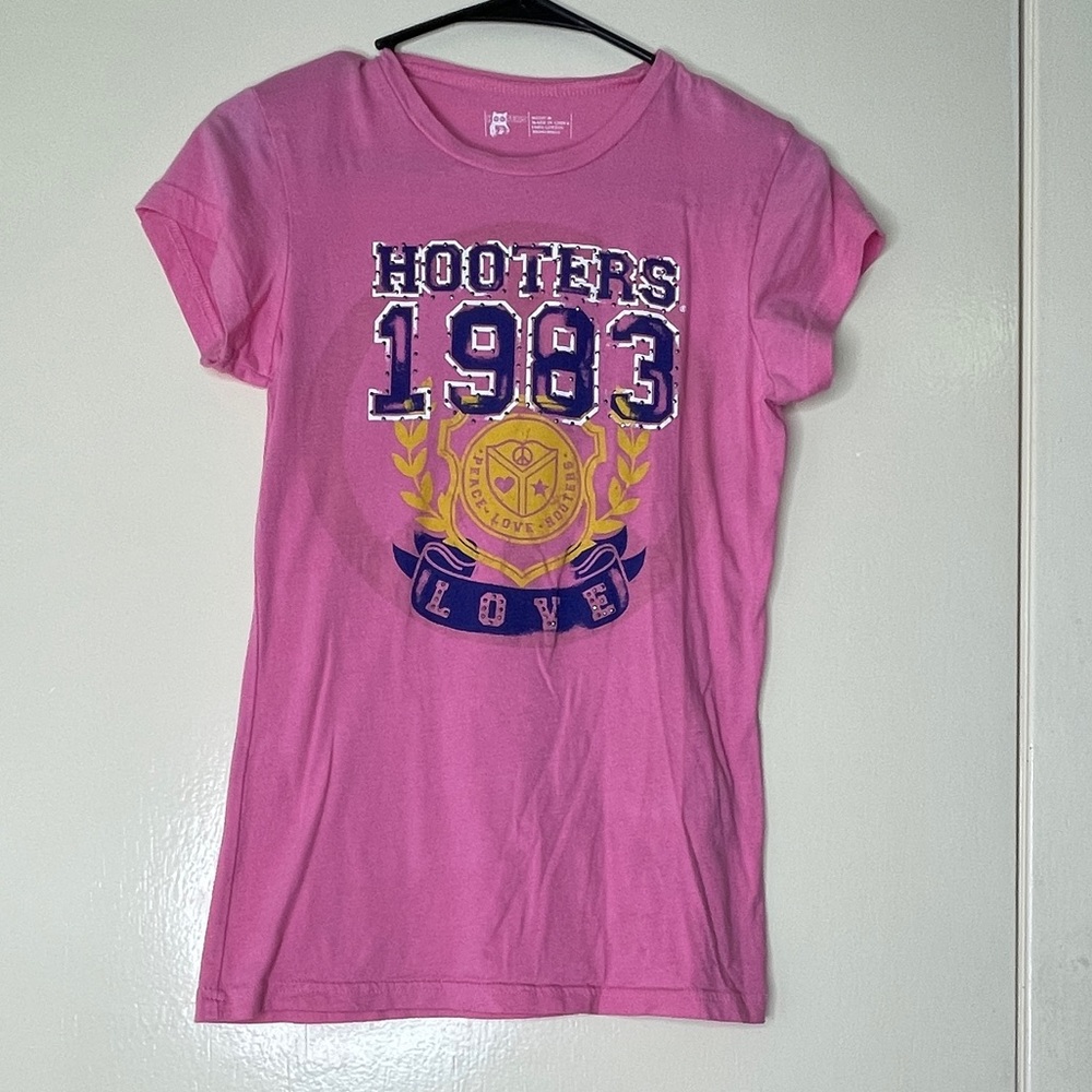 Womens Size Medium Hooters Pink T-Shirt